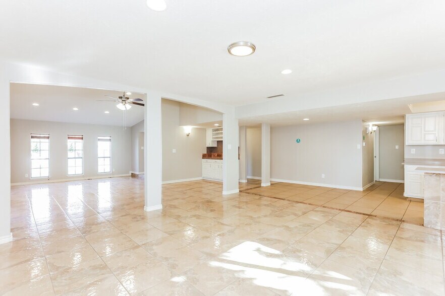 Building Photo - 6906 Forestview Dr