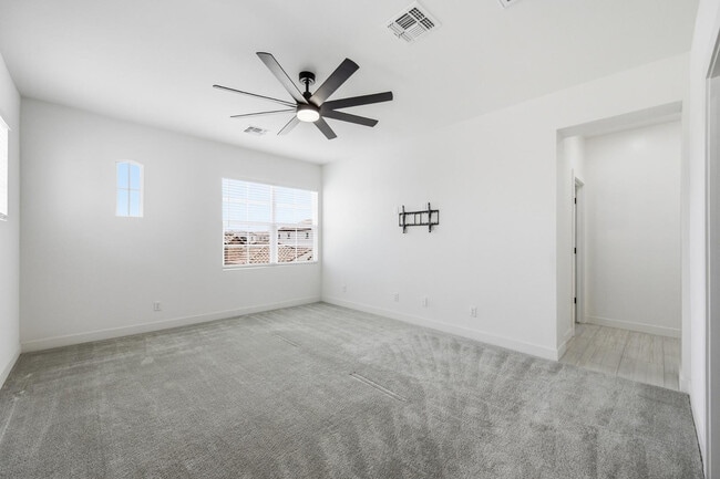 Building Photo - 2452 E Lovebird Ln