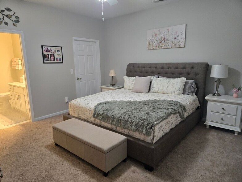 Building Photo - 809 Ledgestone Ct