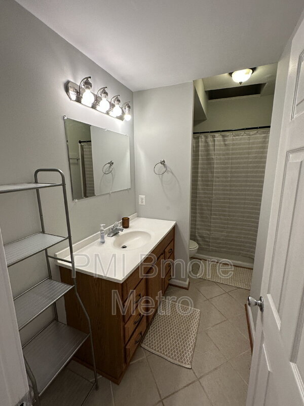 Building Photo - 37 S Ellwood Ave