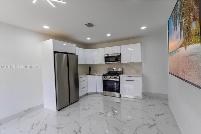 Building Photo - 3001 SW 35th Ave