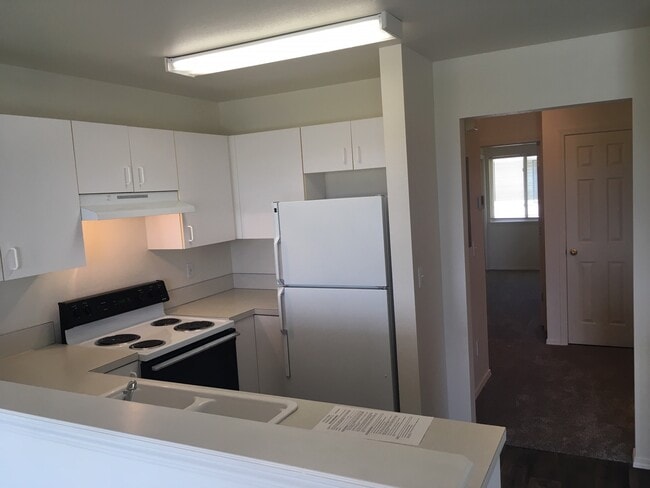 kitchen to bedroom 1 - 2709 Wildwood Cir