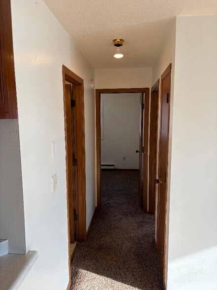 Building Photo - 1402 Division St W