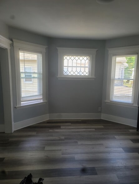 Building Photo - 143 Mansfield St