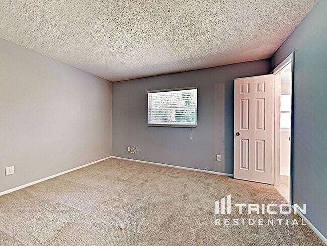Building Photo - 1631 Spring Lake Dr