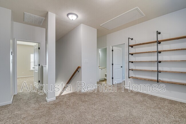 Building Photo - 633 Colston Ave