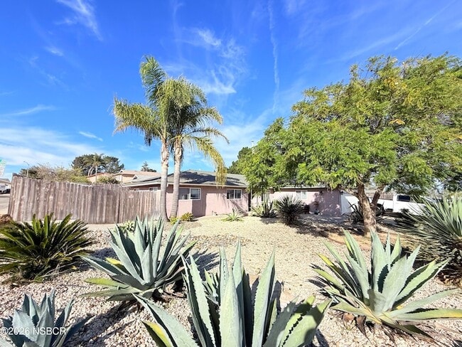 Building Photo - 4031 Hillview Rd