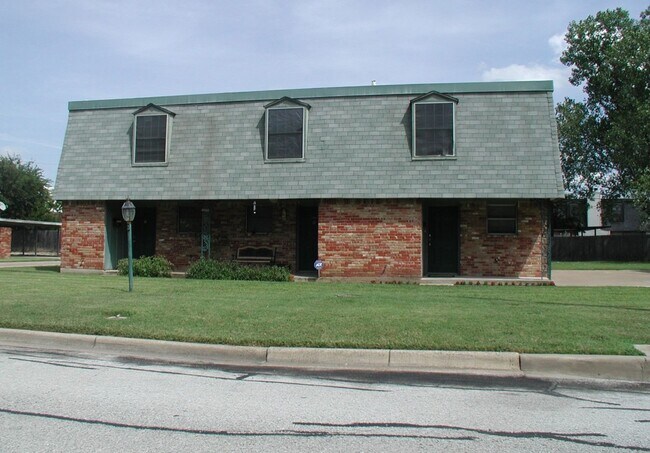 Primary Photo - 4004 Scruggs Dr