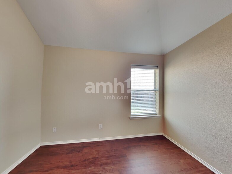 Building Photo - 9812 Sparrow Hawk Ln