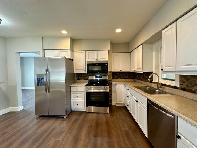 Building Photo - Come Experience the Charm of Cle Elum