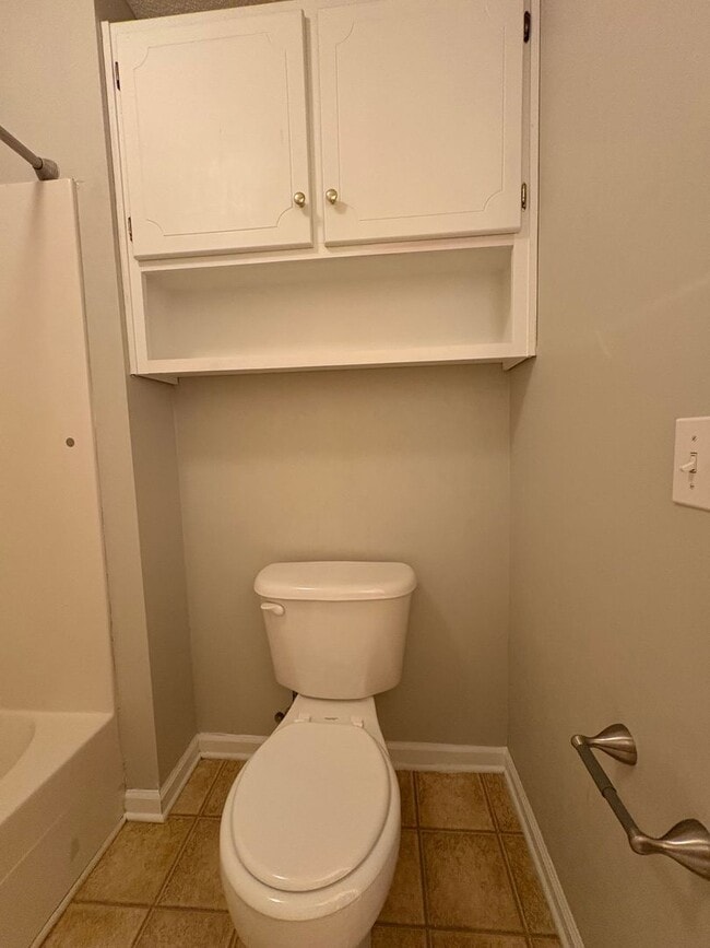 Building Photo - Dunwoody Townhomes!  NEW CARPET!!  PAINT!  NEW WASHER/DRYER