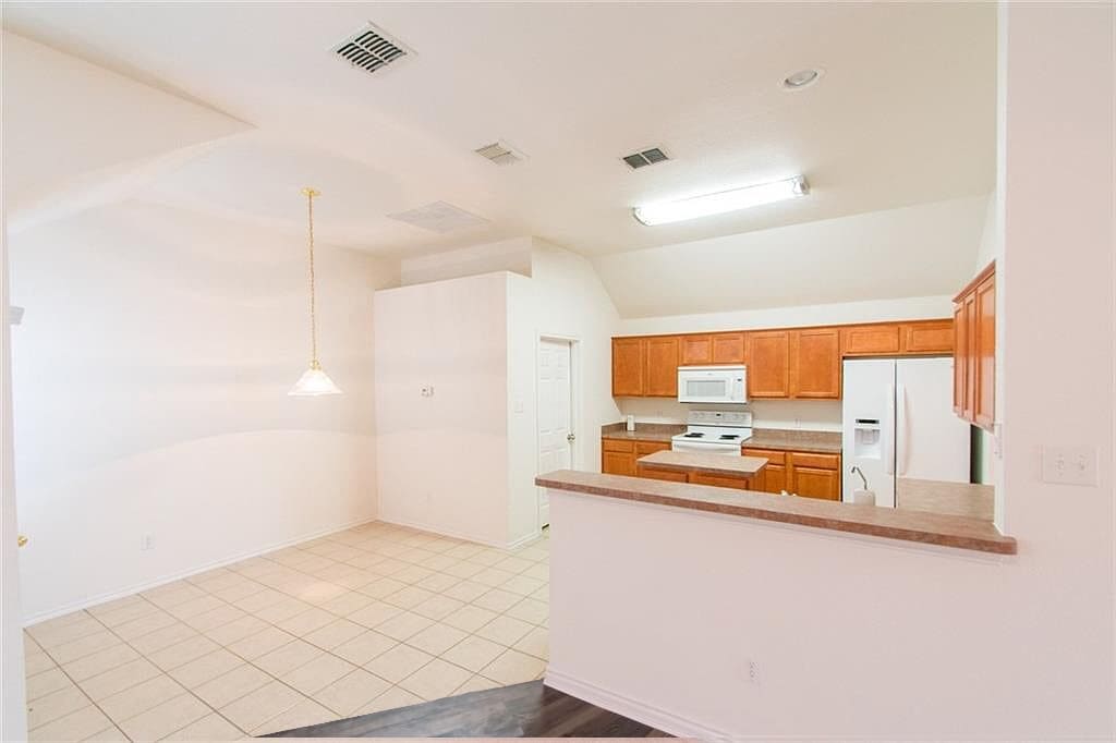 Building Photo - 234 Silvercreek Dr