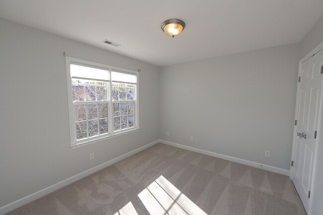 Building Photo - Spacious Townhome in Prime North Raleigh L...