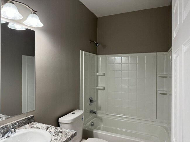 Building Photo - Beautiful Modern 3Bdm 2Ba Home, Easy Access to I-10, Must See!