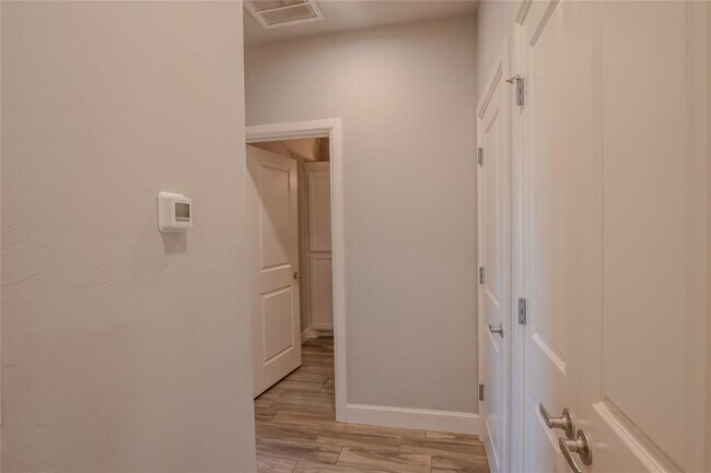 Building Photo - 12037 Ashford Dr