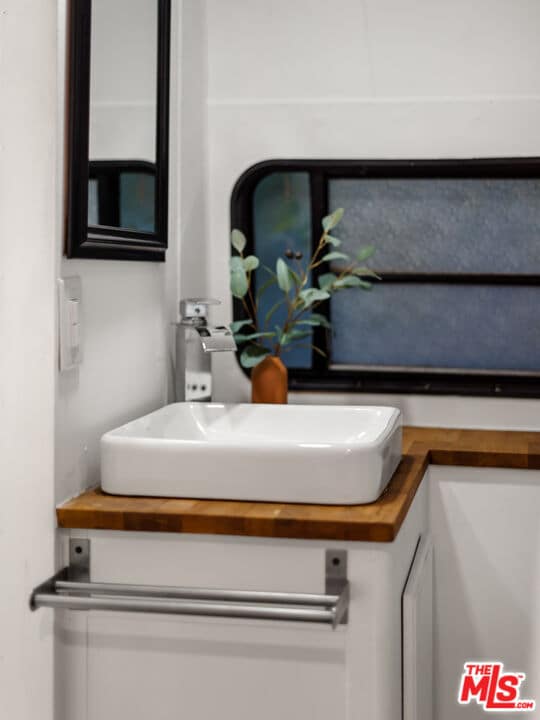 Building Photo - 272 N Topanga Canyon Blvd