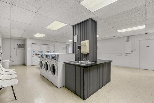 Building Photo - 1800 Lavaca St