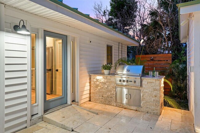 Building Photo - 759 Lantana Ave