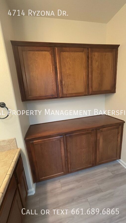 Building Photo - 4714 Ryzona Dr