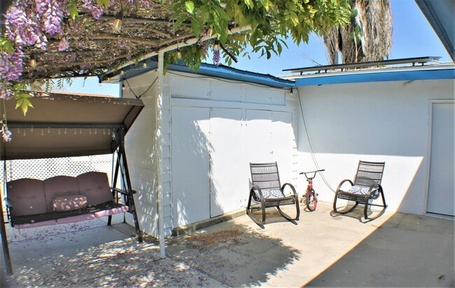 Building Photo - Loma Linda Cottage Near University