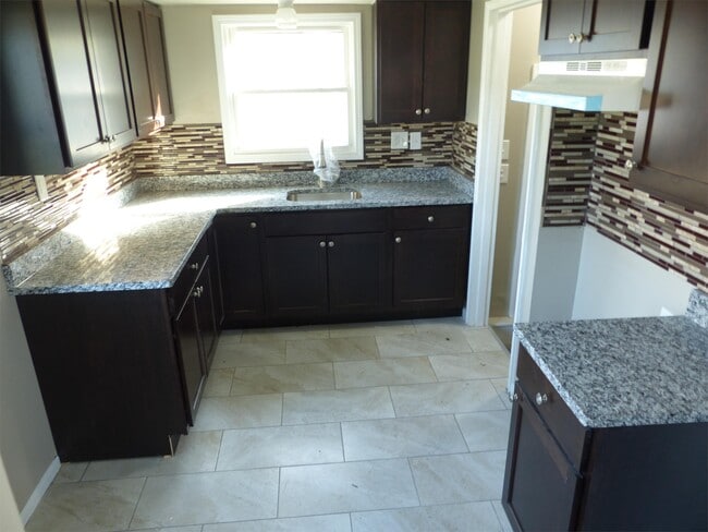 Building Photo - 7571 Pardee Rd