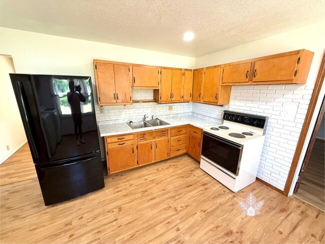 Building Photo - Charming 3-Bedroom Rental, Newly Updated! ...