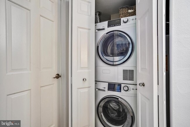 Building Photo - 7621 Provincial Dr