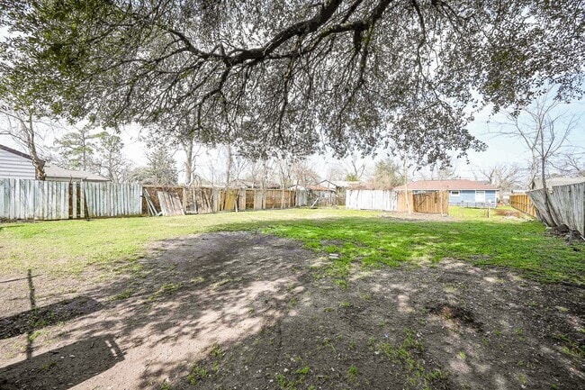 Building Photo - 7221 S Hall St