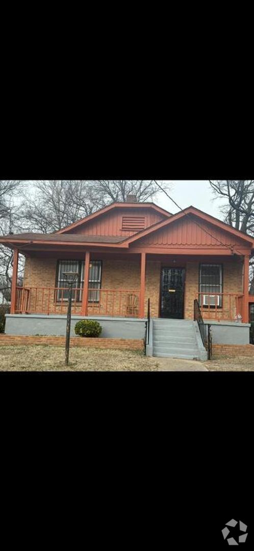 Building Photo - Beautifully Renovated 3-Bedroom Home in Me...