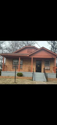 Building Photo - Beautifully Renovated 3-Bedroom Home in Me...