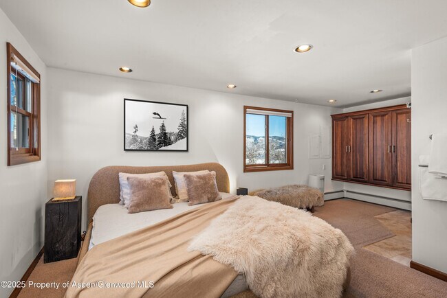 Building Photo - 2227 Juniper Hill Rd