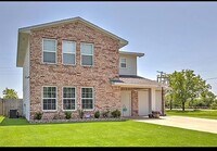 Building Photo - Great 3 Bdrm 2 Bath Home in Gainesville Tx