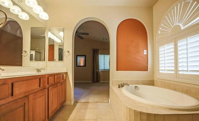 Building Photo - Welcome to this stunning 3-bedroom, 2.5-bathroom home located in the desirable city of Las Vegas!