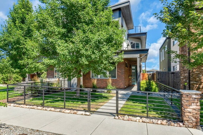 Primary Photo - 3956 Osage St