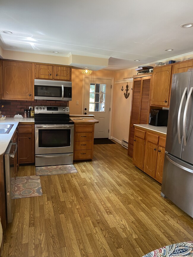 Building Photo - 85 Boone St