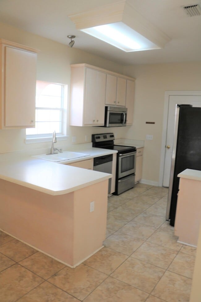 Building Photo - 9657 Leeward Way