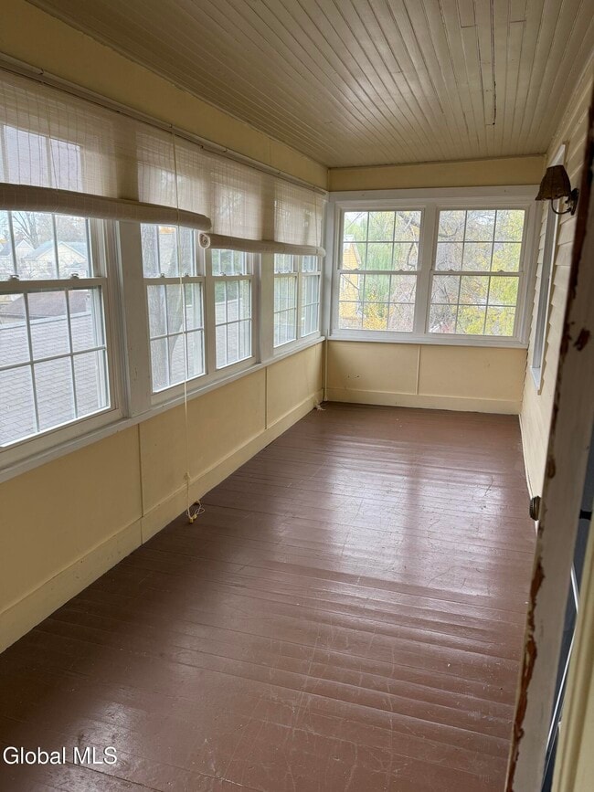 Building Photo - 60 Ash St