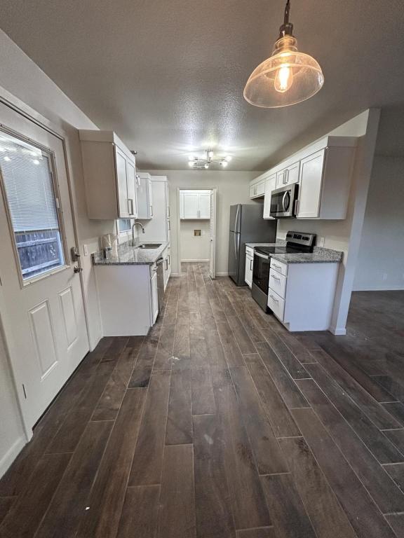 Building Photo - 3105 Vista Ln