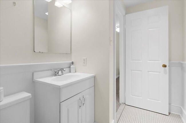 Building Photo - 656 Washington Blvd