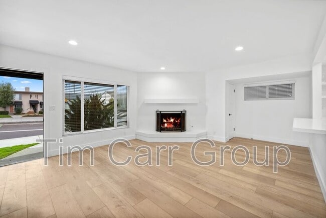 Building Photo - 526 Irvine Ave