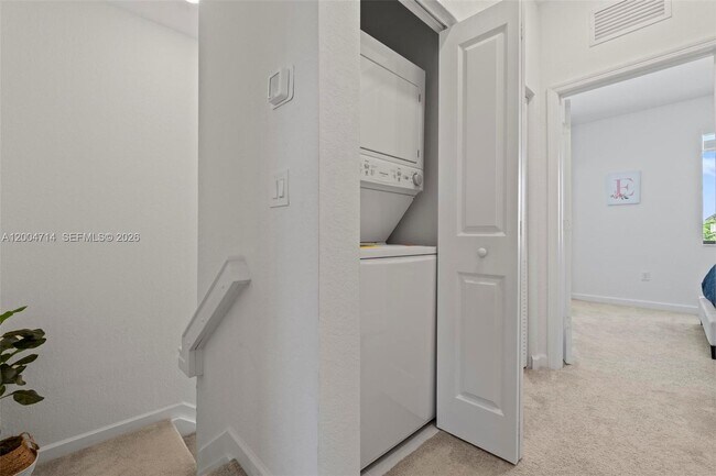 Building Photo - 20655 NE 7th Pl