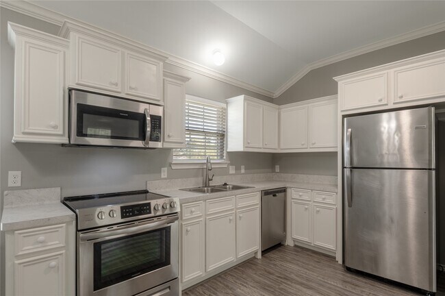 Building Photo - 100 Shorewood Dr