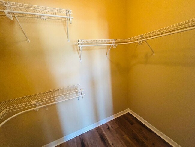 Building Photo - Beautiful home in Health Brook Hills