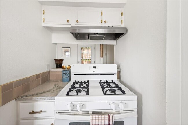 Building Photo - 1700 Houston St