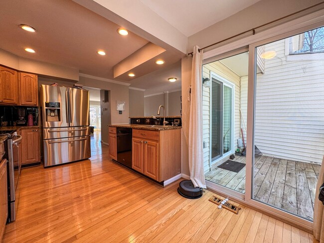 Building Photo - Gorgeous 3 Bed 2/2 Bath Interior Townhome In Little Rocky Run