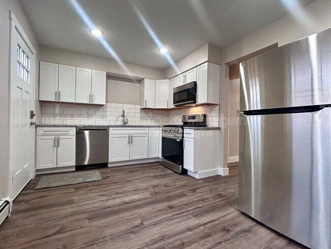 Building Photo - 2874 Taft Ave SW