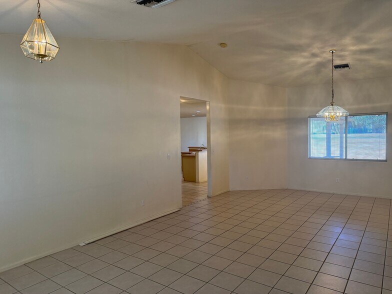 Building Photo - 7917 E Waverly St