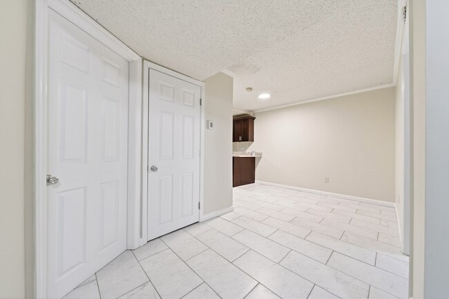 Building Photo - 235 Savely Dr