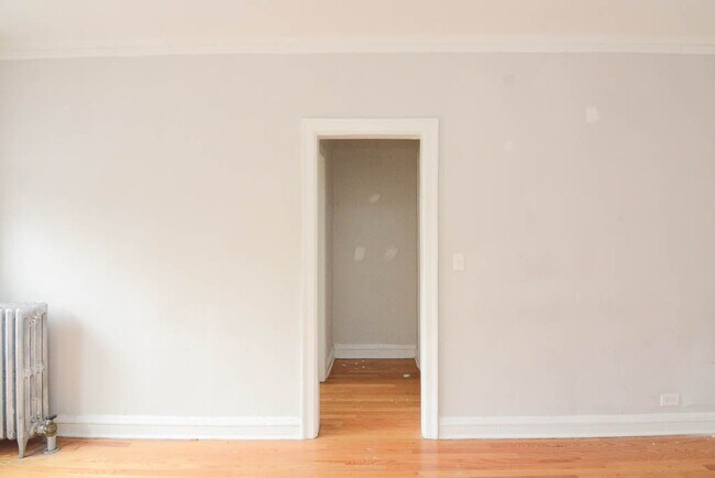Building Photo - 4617 N Paulina St