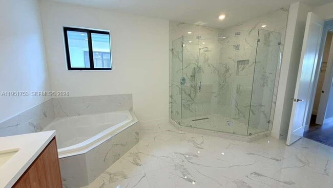 Building Photo - 19700 NE 14th Ave